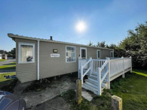 Lovely Caravan To Hire At Breydon Water Holiday Park In Norfolk Ref 10025Cw